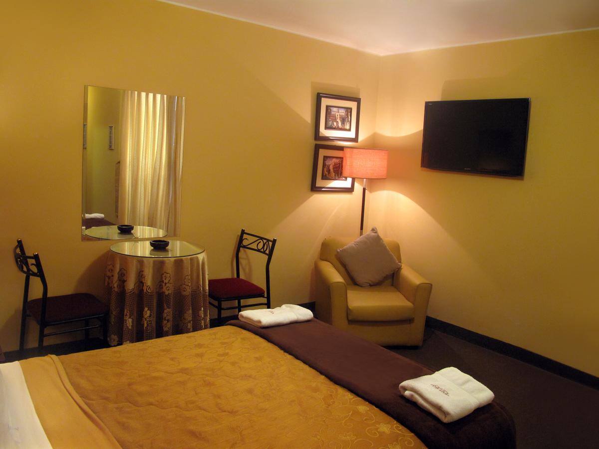Solis Dies Hotel Lima Bagian luar foto
