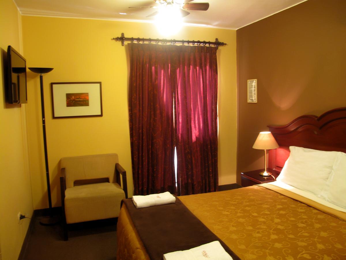 Solis Dies Hotel Lima Bagian luar foto