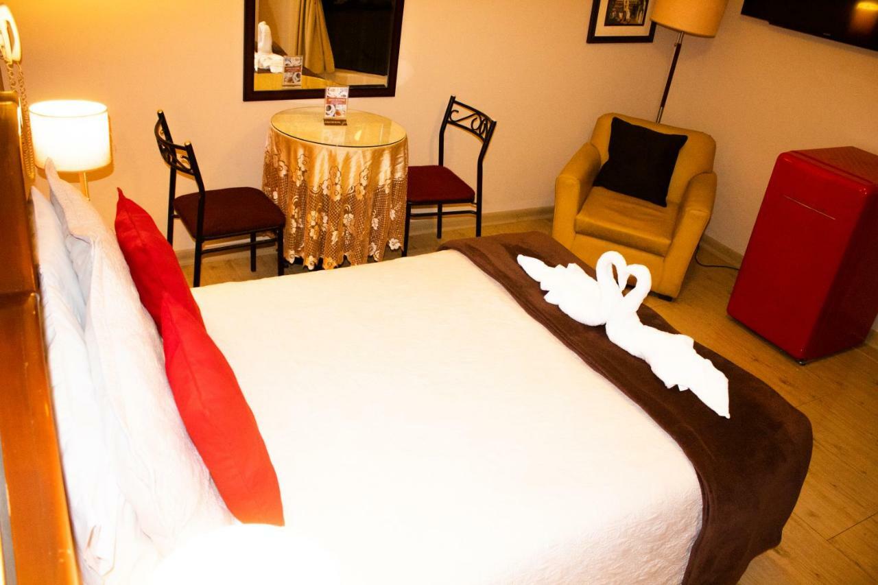 Solis Dies Hotel Lima Bagian luar foto