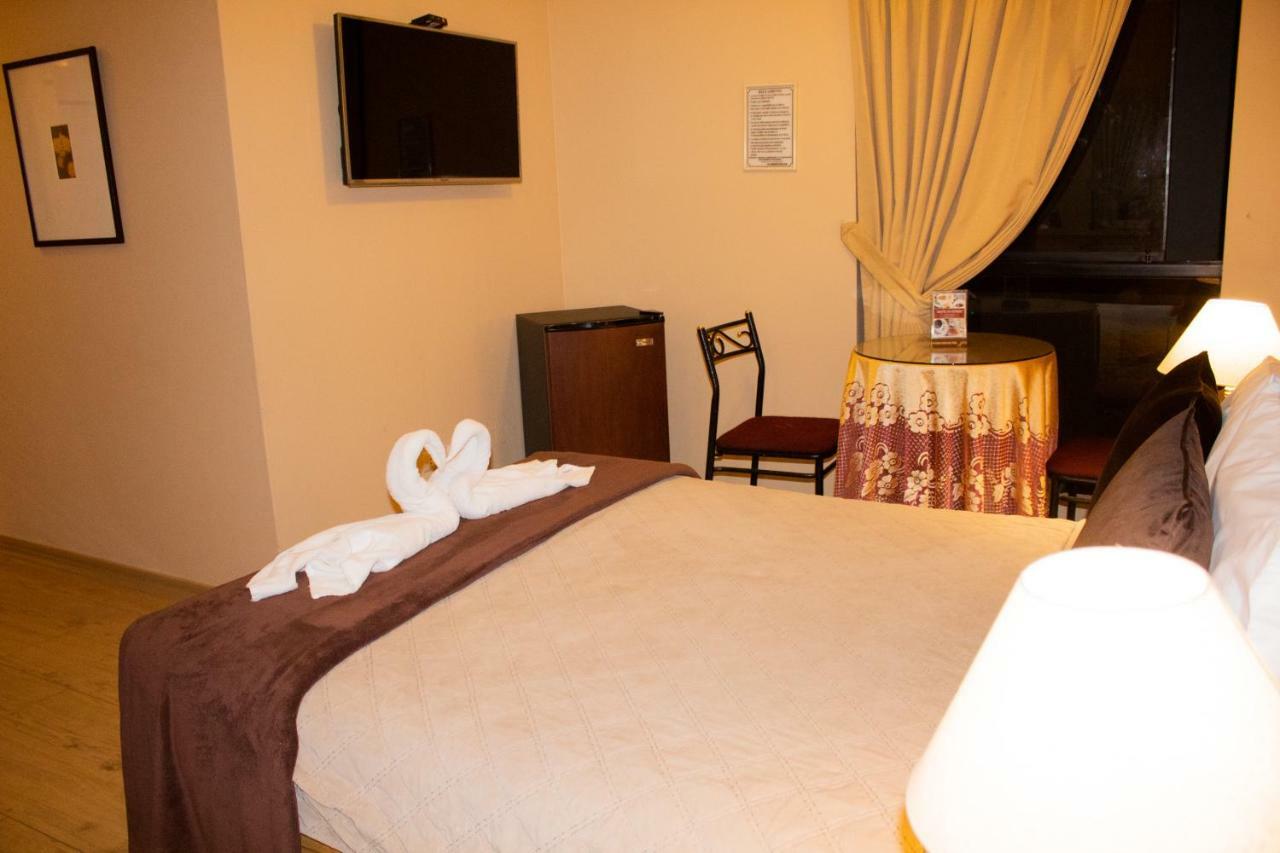 Solis Dies Hotel Lima Bagian luar foto