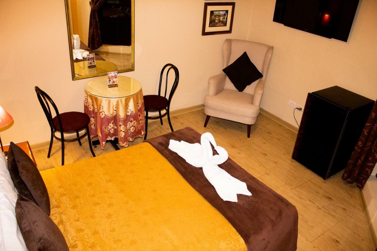 Solis Dies Hotel Lima Bagian luar foto